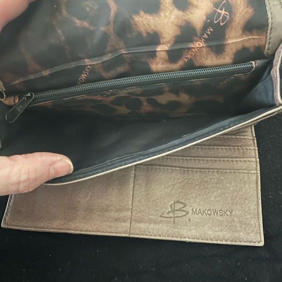B.Makowsky Taupe wallet - Picture 6 of 8